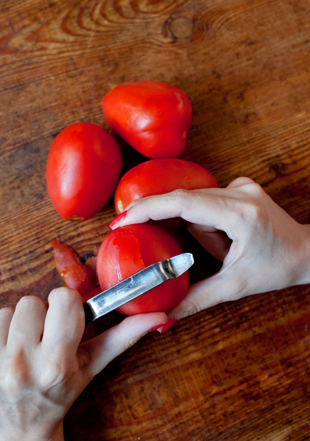 Pelar los tomates es muy fácil con este pelador